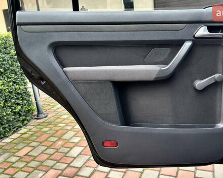 Черный Фольксваген Туран, объемом двигателя 1.6 л и пробегом 176 тыс. км за 8198 $, фото 78 на Automoto.ua