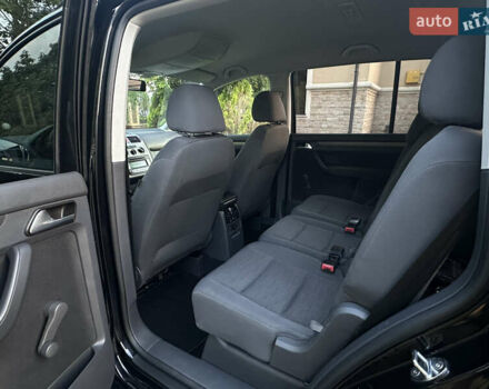 Черный Фольксваген Туран, объемом двигателя 1.6 л и пробегом 220 тыс. км за 7700 $, фото 31 на Automoto.ua