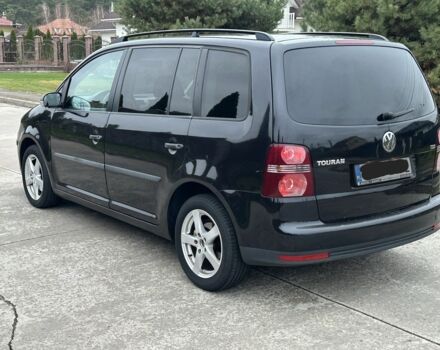Черный Фольксваген Туран, объемом двигателя 1.9 л и пробегом 280 тыс. км за 4500 $, фото 5 на Automoto.ua