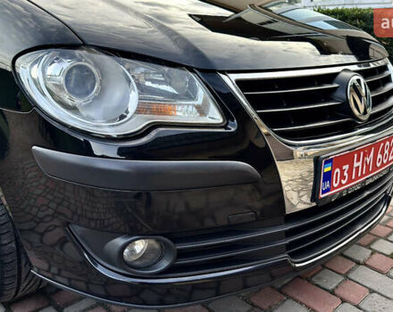 Черный Фольксваген Туран, объемом двигателя 1.6 л и пробегом 176 тыс. км за 8198 $, фото 92 на Automoto.ua