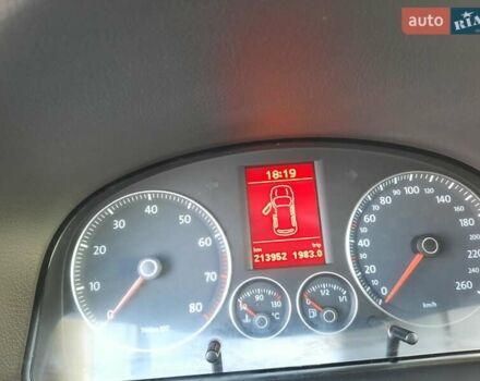 Черный Фольксваген Туран, объемом двигателя 1.6 л и пробегом 213 тыс. км за 8550 $, фото 55 на Automoto.ua