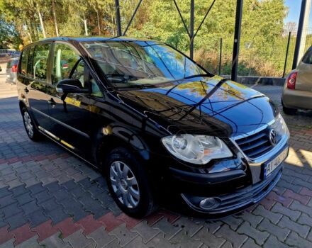 Черный Фольксваген Туран, объемом двигателя 1.6 л и пробегом 231 тыс. км за 5800 $, фото 2 на Automoto.ua