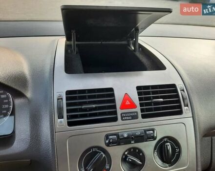 Черный Фольксваген Туран, объемом двигателя 1.6 л и пробегом 213 тыс. км за 8550 $, фото 65 на Automoto.ua