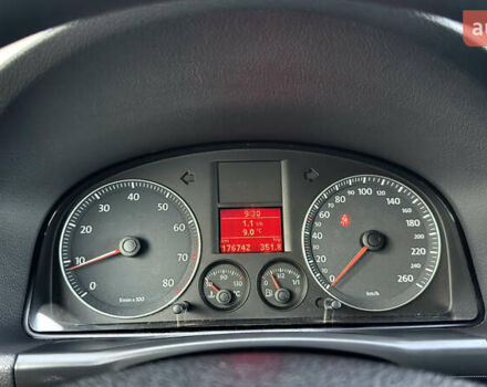 Черный Фольксваген Туран, объемом двигателя 1.6 л и пробегом 176 тыс. км за 8198 $, фото 54 на Automoto.ua