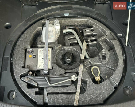 Черный Фольксваген Туран, объемом двигателя 1.6 л и пробегом 220 тыс. км за 7700 $, фото 20 на Automoto.ua