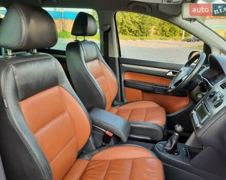 Черный Фольксваген Туран, объемом двигателя 1.6 л и пробегом 213 тыс. км за 8550 $, фото 141 на Automoto.ua