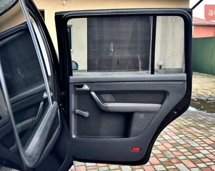 Черный Фольксваген Туран, объемом двигателя 1.6 л и пробегом 176 тыс. км за 8198 $, фото 79 на Automoto.ua