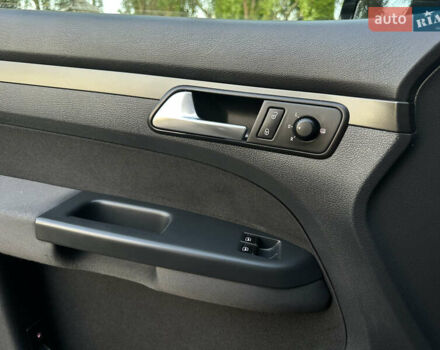 Черный Фольксваген Туран, объемом двигателя 1.6 л и пробегом 220 тыс. км за 7700 $, фото 25 на Automoto.ua