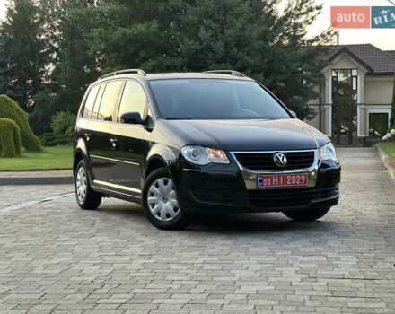 Черный Фольксваген Туран, объемом двигателя 1.6 л и пробегом 220 тыс. км за 7700 $, фото 3 на Automoto.ua
