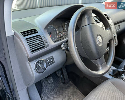 Чорний Фольксваген Туран, об'ємом двигуна 1.6 л та пробігом 227 тис. км за 7500 $, фото 25 на Automoto.ua