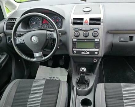 Чорний Фольксваген Туран, об'ємом двигуна 1.6 л та пробігом 242 тис. км за 6700 $, фото 13 на Automoto.ua