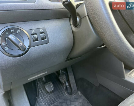 Чорний Фольксваген Туран, об'ємом двигуна 1.6 л та пробігом 227 тис. км за 7500 $, фото 40 на Automoto.ua