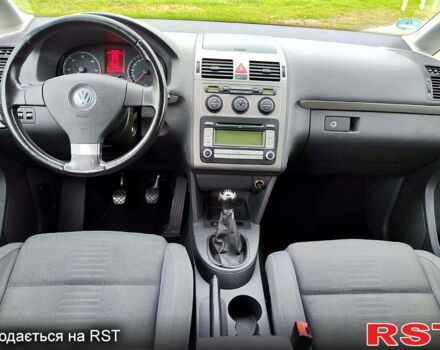 Черный Фольксваген Туран, объемом двигателя 2 л и пробегом 318 тыс. км за 2400 $, фото 8 на Automoto.ua