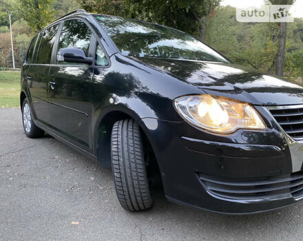 Черный Фольксваген Туран, объемом двигателя 1.6 л и пробегом 261 тыс. км за 7100 $, фото 29 на Automoto.ua