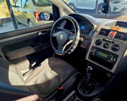 Черный Фольксваген Туран, объемом двигателя 1.6 л и пробегом 231 тыс. км за 5800 $, фото 4 на Automoto.ua