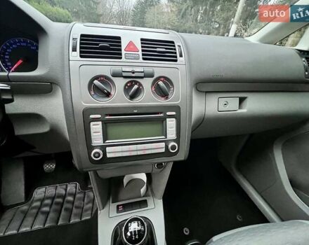 Чорний Фольксваген Туран, об'ємом двигуна 1.6 л та пробігом 221 тис. км за 7750 $, фото 63 на Automoto.ua