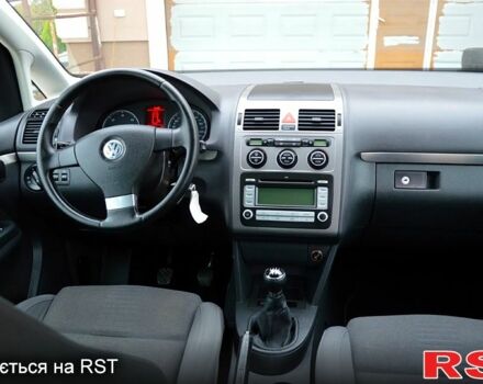 Черный Фольксваген Туран, объемом двигателя 2 л и пробегом 268 тыс. км за 2400 $, фото 6 на Automoto.ua