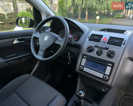 Черный Фольксваген Туран, объемом двигателя 1.6 л и пробегом 220 тыс. км за 7700 $, фото 38 на Automoto.ua