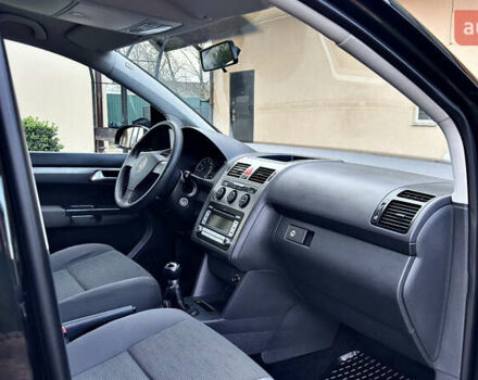 Черный Фольксваген Туран, объемом двигателя 1.6 л и пробегом 176 тыс. км за 8198 $, фото 50 на Automoto.ua