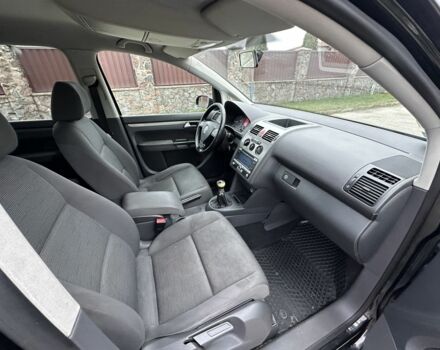 Черный Фольксваген Туран, объемом двигателя 1.9 л и пробегом 280 тыс. км за 4500 $, фото 8 на Automoto.ua