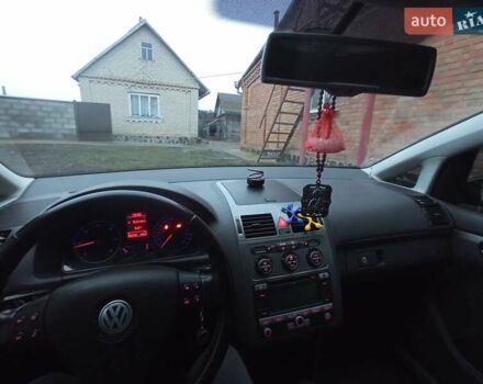 Черный Фольксваген Туран, объемом двигателя 1.9 л и пробегом 293 тыс. км за 7000 $, фото 11 на Automoto.ua