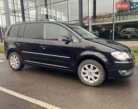 Черный Фольксваген Туран, объемом двигателя 2 л и пробегом 208 тыс. км за 7771 $, фото 4 на Automoto.ua