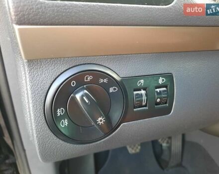 Черный Фольксваген Туран, объемом двигателя 1.6 л и пробегом 213 тыс. км за 8550 $, фото 53 на Automoto.ua