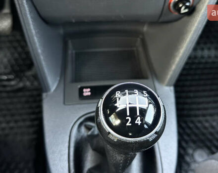 Черный Фольксваген Туран, объемом двигателя 1.6 л и пробегом 176 тыс. км за 8198 $, фото 55 на Automoto.ua