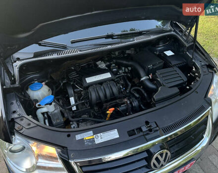 Черный Фольксваген Туран, объемом двигателя 1.6 л и пробегом 220 тыс. км за 7700 $, фото 59 на Automoto.ua