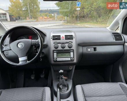 Чорний Фольксваген Туран, об'ємом двигуна 1.6 л та пробігом 200 тис. км за 7950 $, фото 37 на Automoto.ua