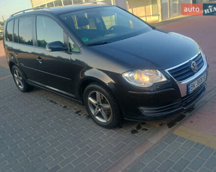 Черный Фольксваген Туран, объемом двигателя 2 л и пробегом 290 тыс. км за 6500 $, фото 10 на Automoto.ua