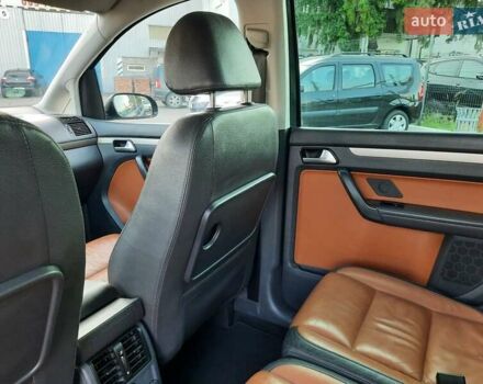 Черный Фольксваген Туран, объемом двигателя 1.6 л и пробегом 213 тыс. км за 8550 $, фото 85 на Automoto.ua