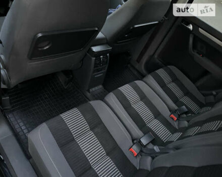 Черный Фольксваген Туран, объемом двигателя 1.6 л и пробегом 261 тыс. км за 7100 $, фото 18 на Automoto.ua