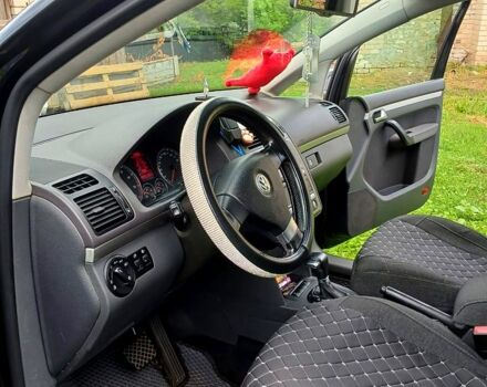 Черный Фольксваген Туран, объемом двигателя 1.4 л и пробегом 240 тыс. км за 6500 $, фото 7 на Automoto.ua