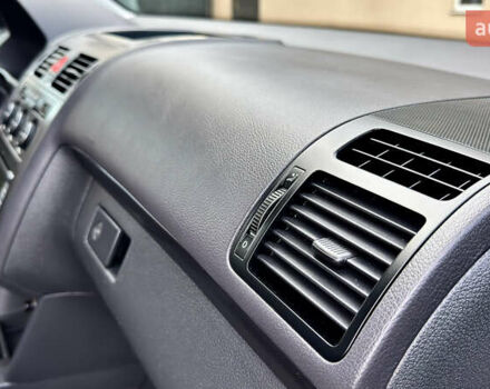 Черный Фольксваген Туран, объемом двигателя 1.6 л и пробегом 176 тыс. км за 8198 $, фото 65 на Automoto.ua