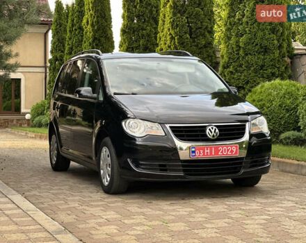 Черный Фольксваген Туран, объемом двигателя 1.6 л и пробегом 220 тыс. км за 7700 $, фото 9 на Automoto.ua
