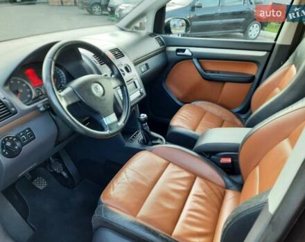 Черный Фольксваген Туран, объемом двигателя 1.6 л и пробегом 213 тыс. км за 8550 $, фото 74 на Automoto.ua