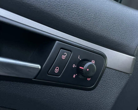 Чорний Фольксваген Туран, об'ємом двигуна 2 л та пробігом 292 тис. км за 8999 $, фото 62 на Automoto.ua