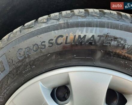 Черный Фольксваген Туран, объемом двигателя 1.6 л и пробегом 213 тыс. км за 8550 $, фото 43 на Automoto.ua