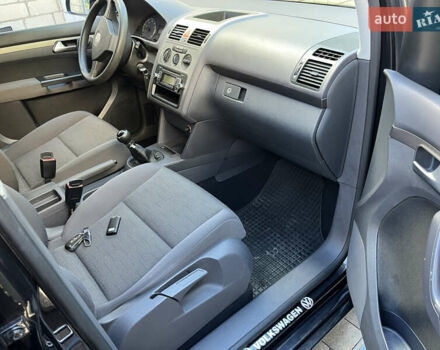 Чорний Фольксваген Туран, об'ємом двигуна 1.6 л та пробігом 227 тис. км за 7500 $, фото 32 на Automoto.ua