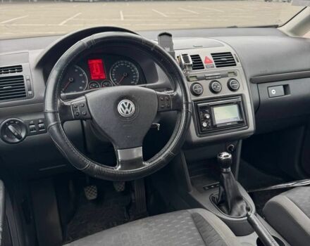 Черный Фольксваген Туран, объемом двигателя 1.4 л и пробегом 211 тыс. км за 7100 $, фото 6 на Automoto.ua