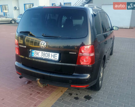 Черный Фольксваген Туран, объемом двигателя 2 л и пробегом 290 тыс. км за 6500 $, фото 4 на Automoto.ua