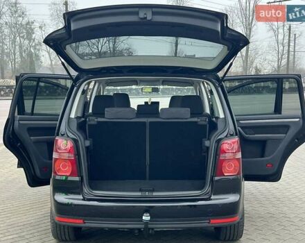 Чорний Фольксваген Туран, об'ємом двигуна 1.6 л та пробігом 147 тис. км за 8350 $, фото 8 на Automoto.ua