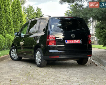 Черный Фольксваген Туран, объемом двигателя 1.6 л и пробегом 220 тыс. км за 7700 $, фото 14 на Automoto.ua