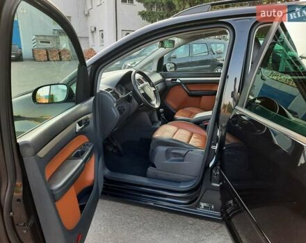 Черный Фольксваген Туран, объемом двигателя 1.6 л и пробегом 213 тыс. км за 8550 $, фото 158 на Automoto.ua