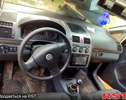 Черный Фольксваген Туран, объемом двигателя 1.9 л и пробегом 269 тыс. км за 3000 $, фото 5 на Automoto.ua