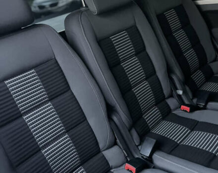 Чорний Фольксваген Туран, об'ємом двигуна 2 л та пробігом 292 тис. км за 8999 $, фото 3 на Automoto.ua