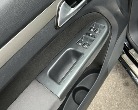 Черный Фольксваген Туран, объемом двигателя 1.6 л и пробегом 193 тыс. км за 7799 $, фото 28 на Automoto.ua