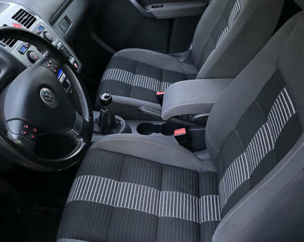 Черный Фольксваген Туран, объемом двигателя 1.6 л и пробегом 261 тыс. км за 7100 $, фото 11 на Automoto.ua