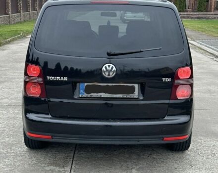 Черный Фольксваген Туран, объемом двигателя 1.9 л и пробегом 280 тыс. км за 4500 $, фото 6 на Automoto.ua